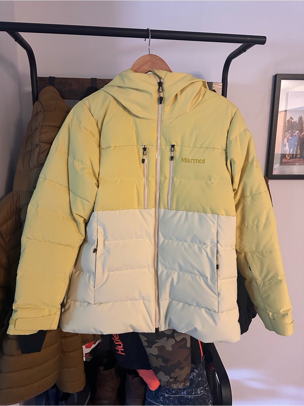 Marmot Two-Tone Yellow and Light Yellow Hooded Puffer Jacket M